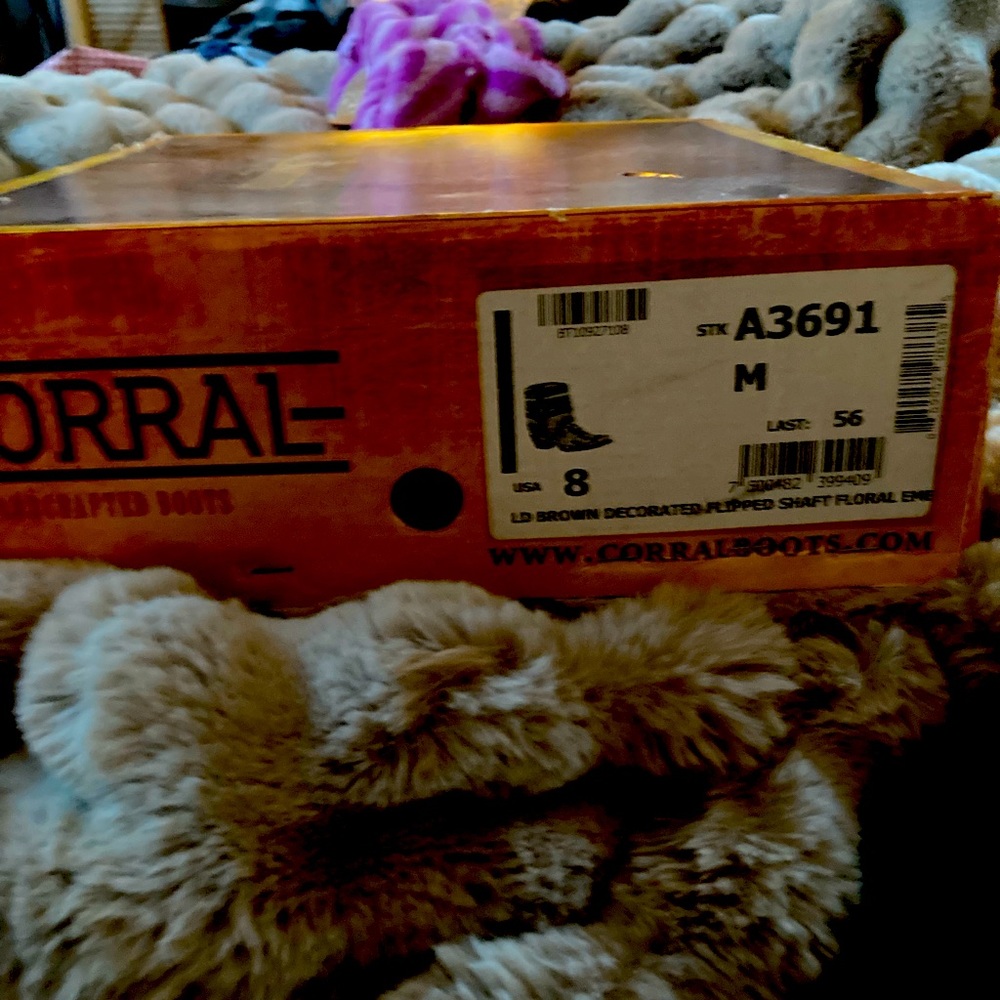 Corral handcrafted cowboy boots size 8